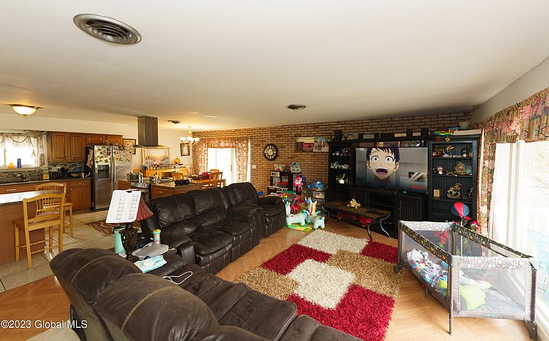 5th image of 122 Hackett Boulevard
