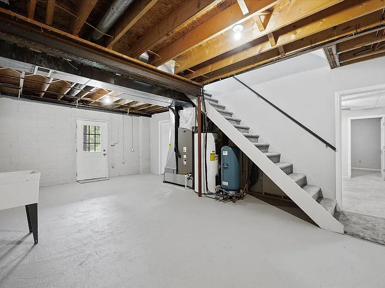 3251 Grandview Rd — Photo 24