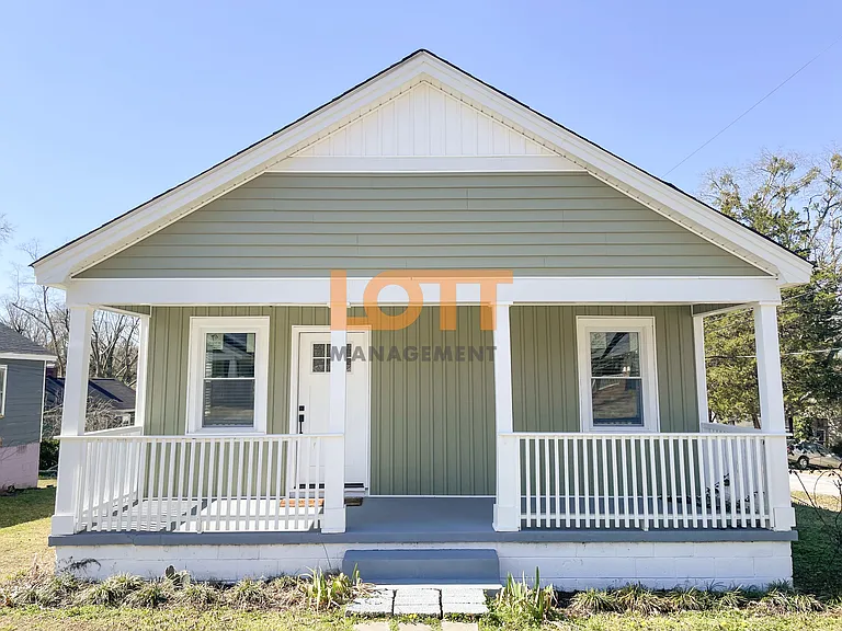 1 Hollywood Cir — Photo 1