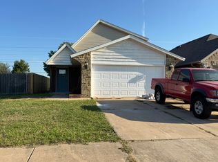1203 SW 20th St, Moore, OK 73170