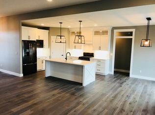 423 Heartland St, Fairfax, IA 52228