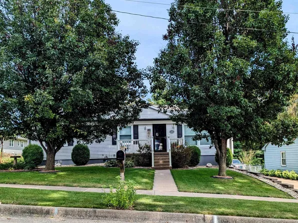 304 Sunrise Ln, Burlington, IA 52601