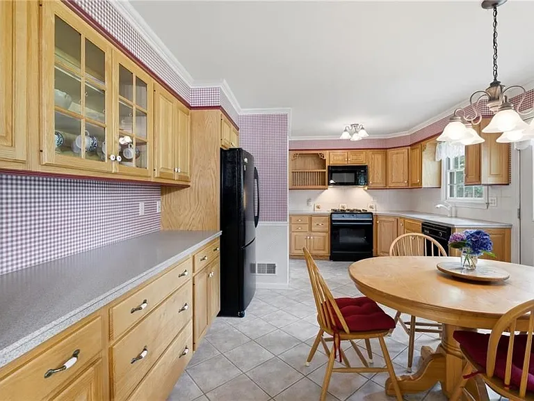 131 Taylor Rd — Photo 5