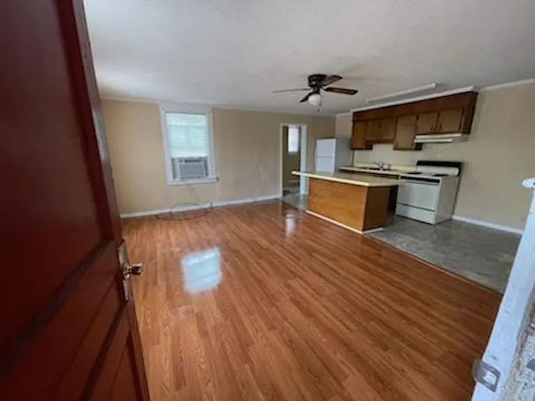 220 E Main St #C — Photo 2