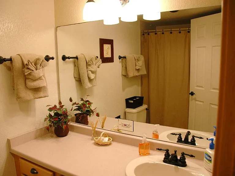 980 Lakepoint Dr #603 — Photo 14
