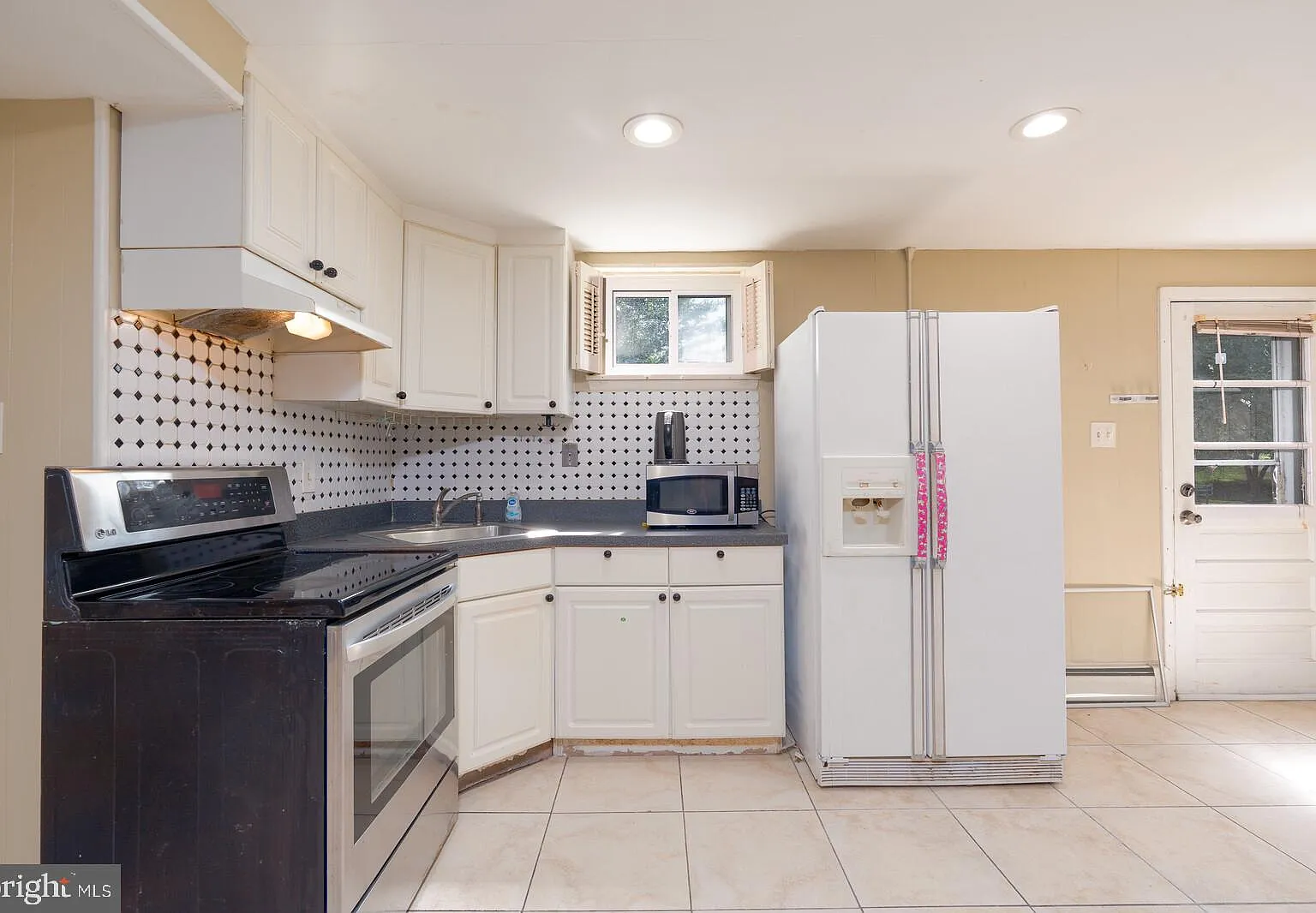 1 bed, 1.0 bath, 3852 sqft, $2,000 — Photo 3