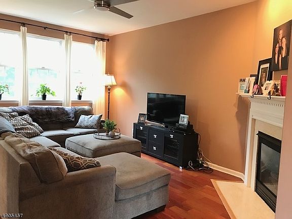 3rd image of 27 River Birch Cir