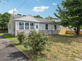 25 Candlewood Rd, Bay Shore, NY 11706