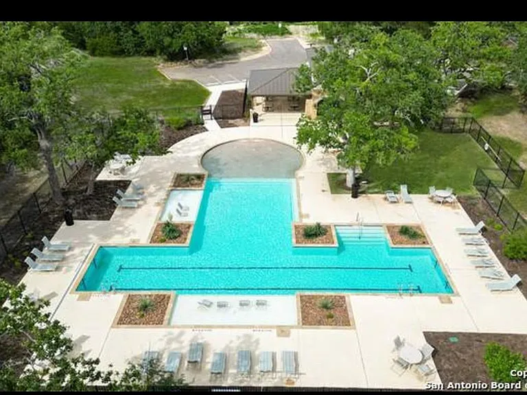 Ventana pool and party shed