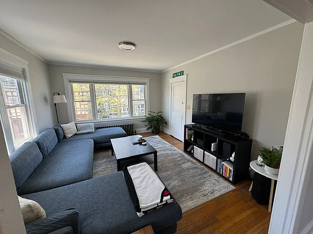 3 bed, 1214 sqft, $2,600 — Photo 2