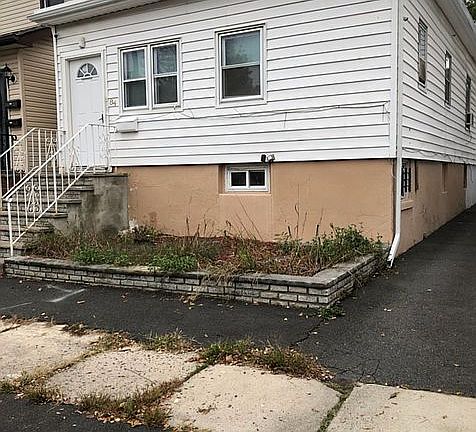 2nd image of 84 Brookwood St