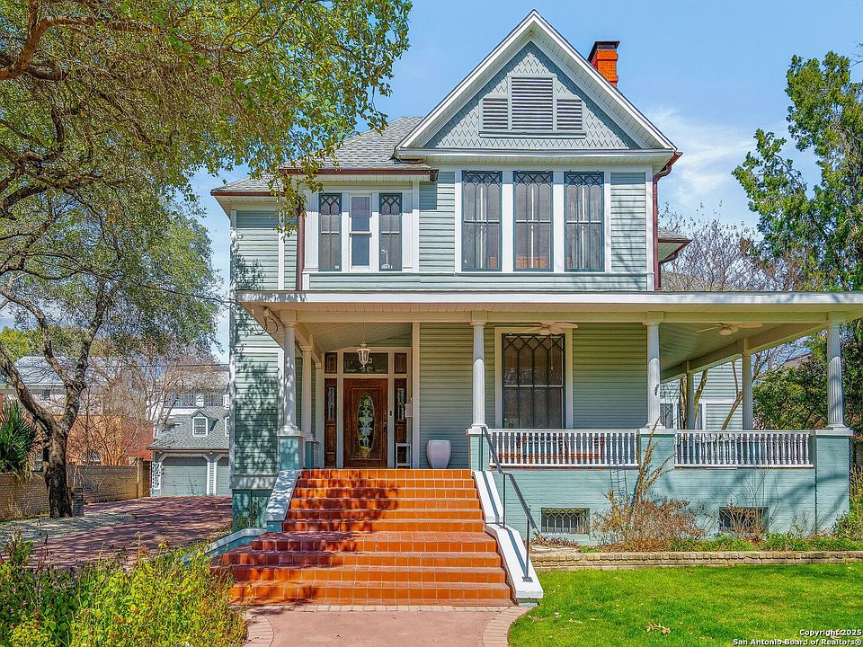 1st image of 323 W WOODLAWN