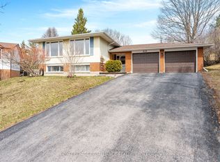 812 Hillside Dr, Kingston, ON K7M 5Y8