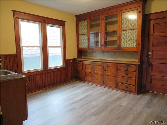 5th image of 23 Knoerl Ave