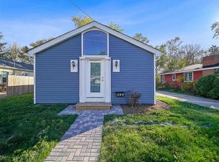 819 Gillette Ave, Aurora, IL 60506