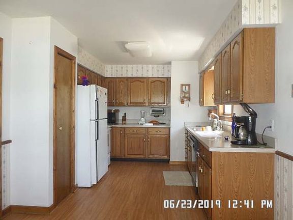 2nd image of 1331 E Long Lake Dr