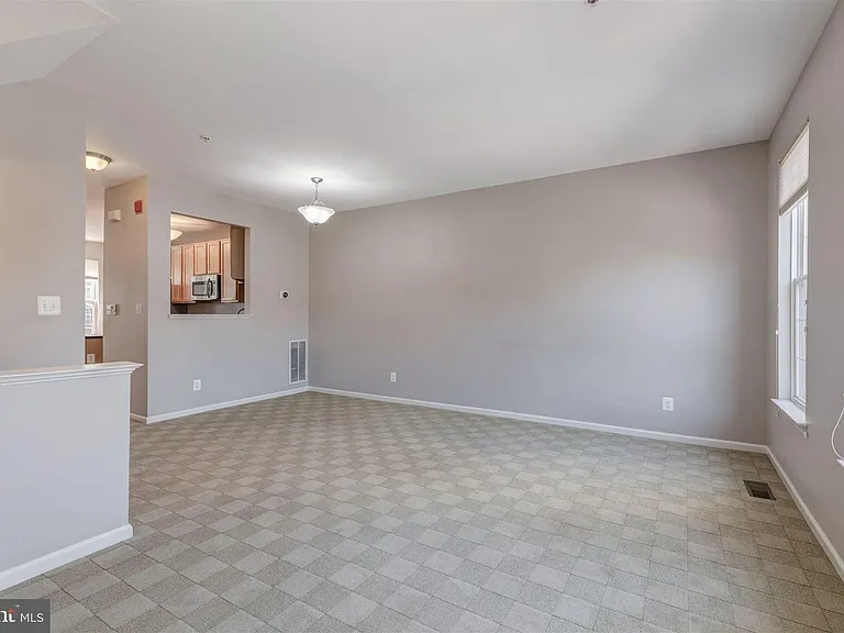 5140 Donovan Dr — Photo 3