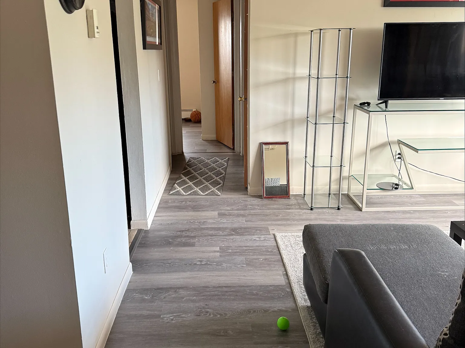 2 bed, 900 sqft, $925 — Photo 2