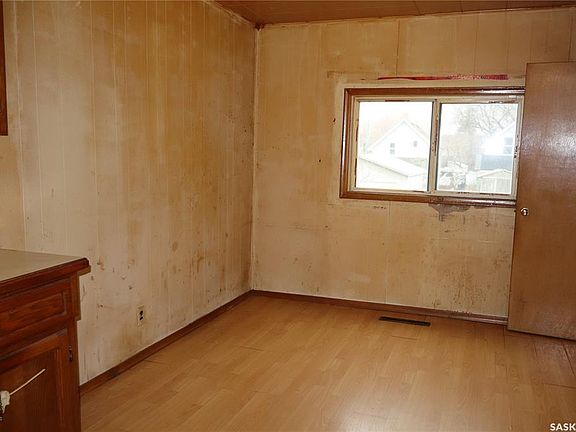 5th image of 955 Athabasca St W