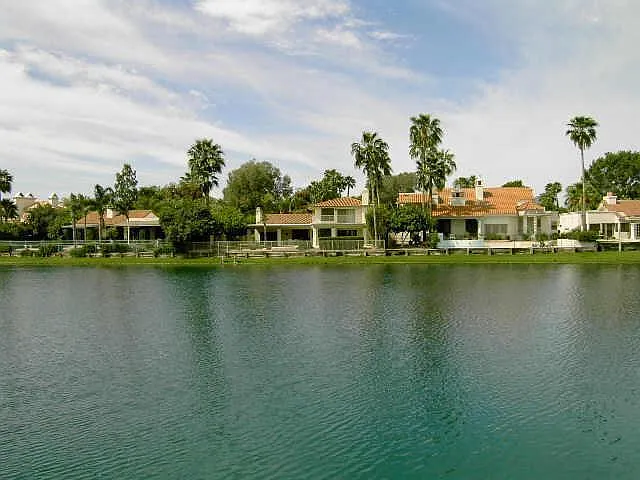 3 bed, 3.0 bath, 2393 sqft, $2,800 — Photo 2