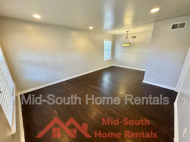 1060 Paul Pl — Photo 5
