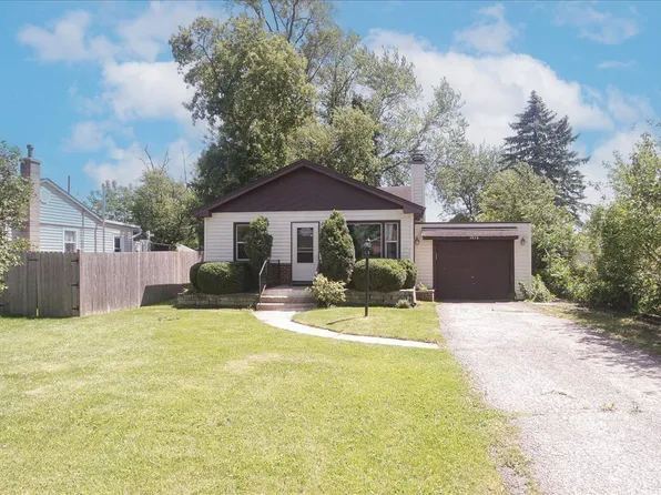 1016 Highland Ave, Wauconda, IL 60084