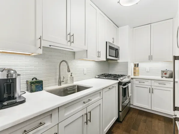 305 East 24th Street 5F image 3 of 10