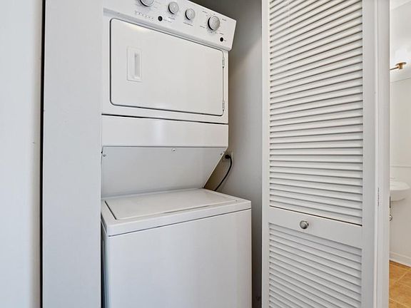 3rd image of 757 N Orleans St #1323
