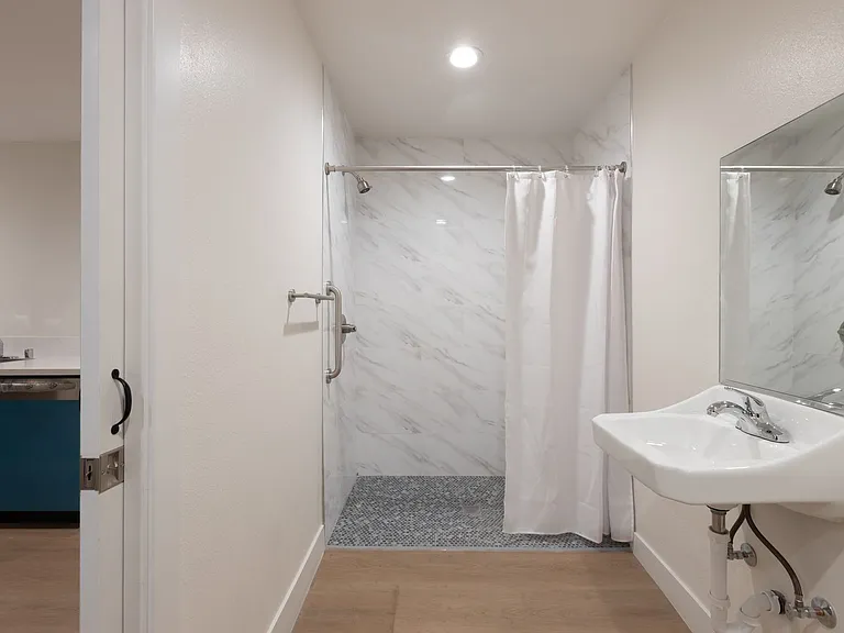 7311 S Broadway — Photo 11