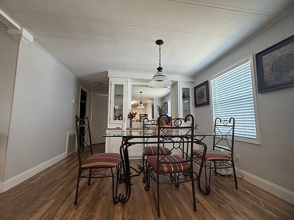4th image of 581 Falcon Ave