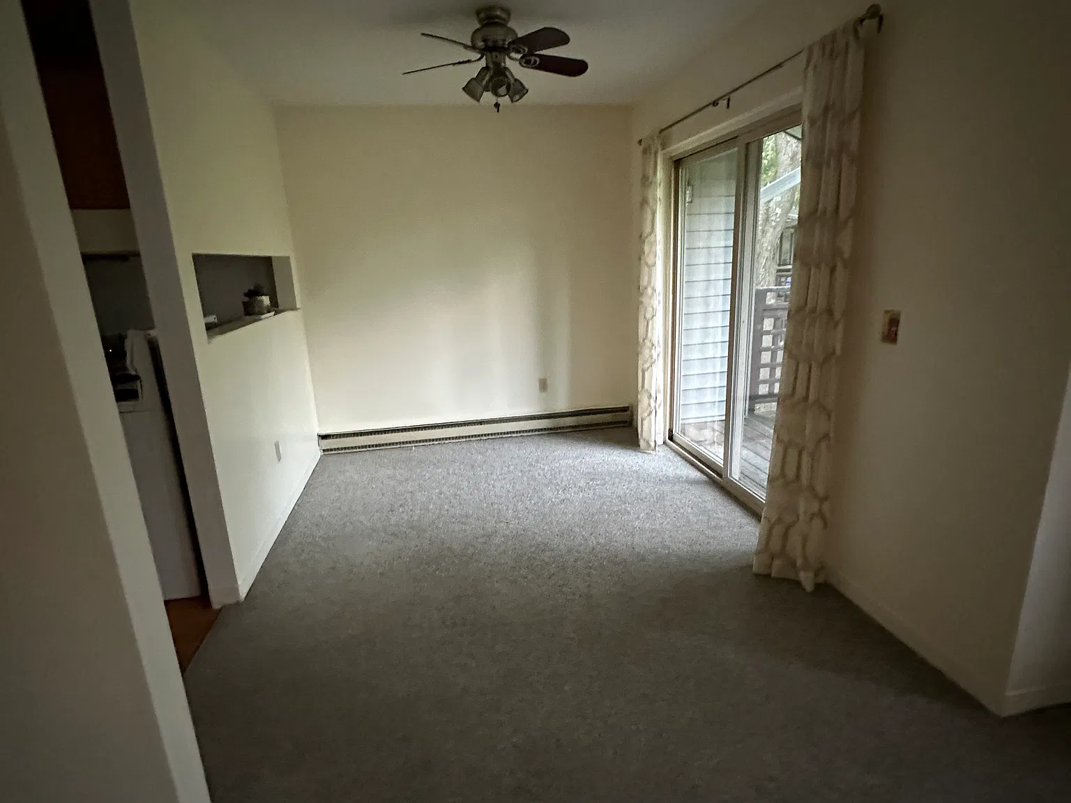 2 bed, 880 sqft, $2,100 — Photo 2