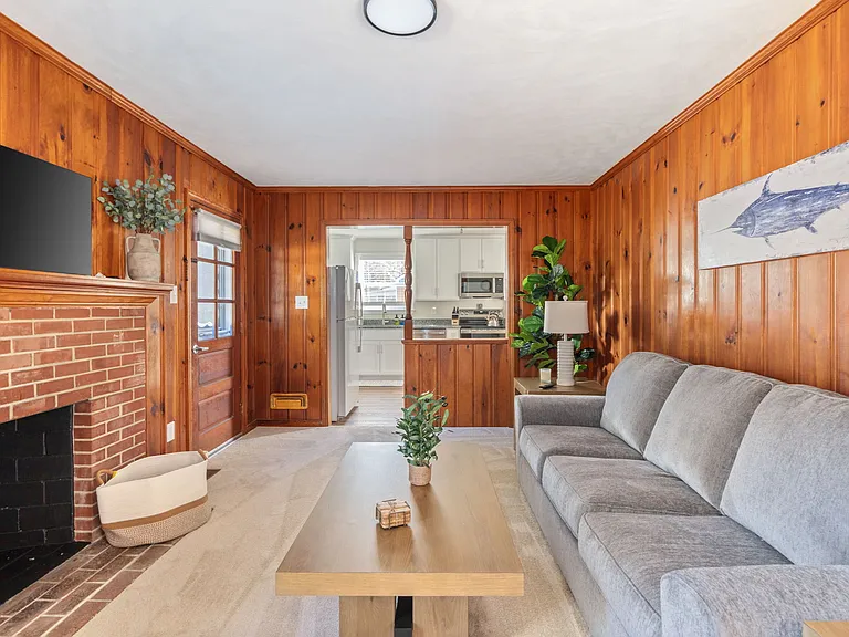 8702 Claymont Dr — Photo 28