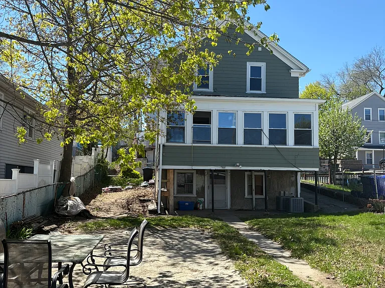 13 Clyde St — Photo 32