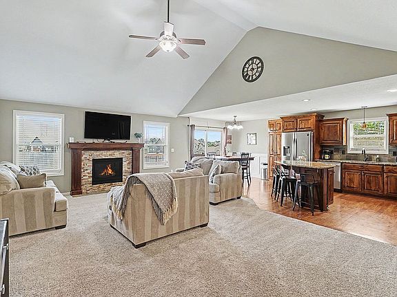 4th image of 16900 Juniper Dr