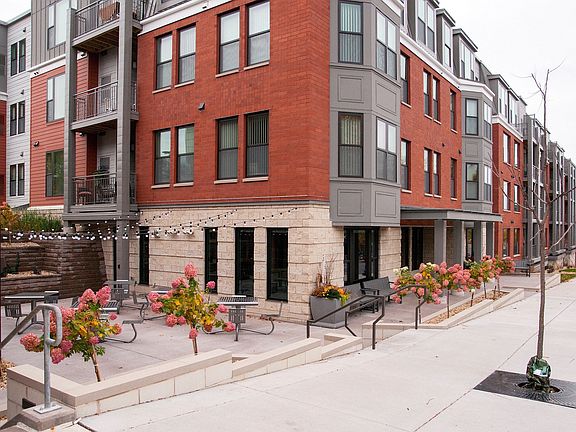 4th image of 720 7th St E APT 428