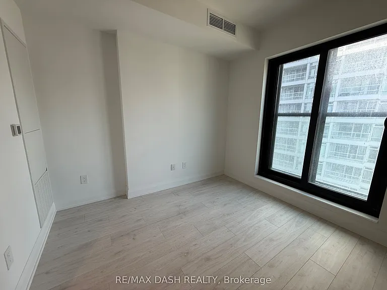 20 Soudan Ave #1501 — Photo 12