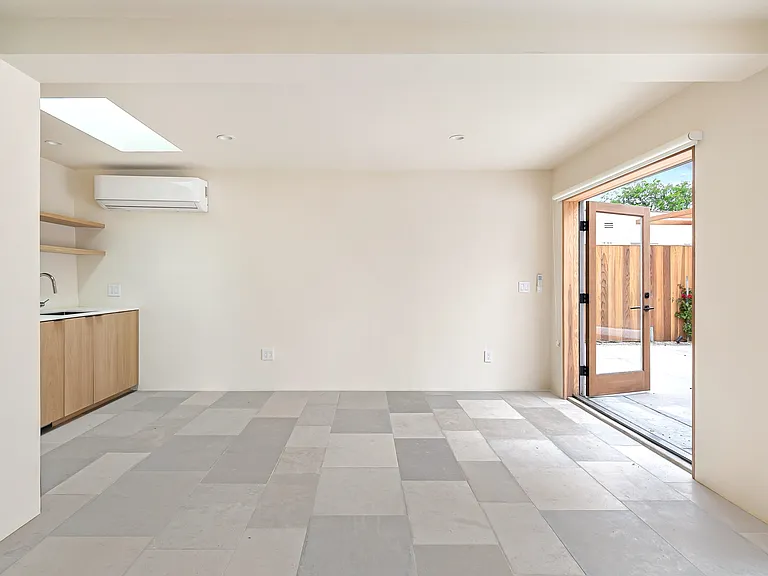 6277 Commodore Sloat Dr — Photo 10