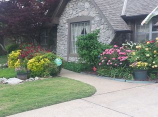 6914 S Knoxville Pl, Tulsa, OK 74136