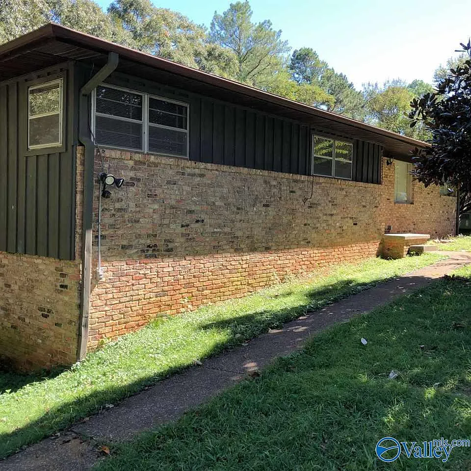 4 bed, 3.0 bath, 2200 sqft, $1,550 — Photo 1