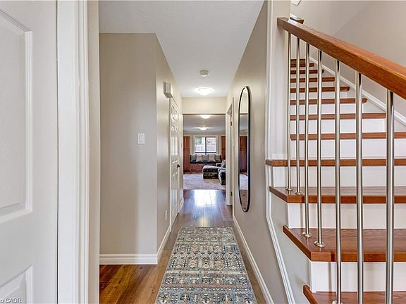 4th image of 99 Stanley Ave