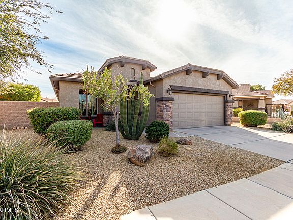 3rd image of 157 W LATIGO Circle