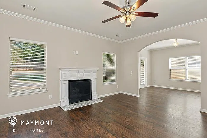 3 bed, 2.5 bath, 2065 sqft, $2,195 — Photo 4