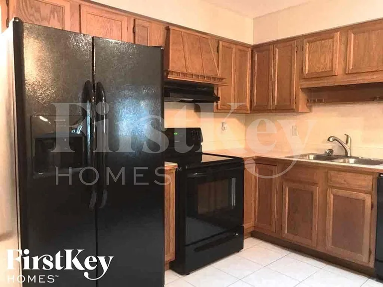742 Eunice St — Photo 7