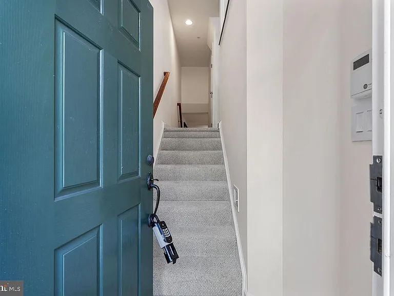 1627 Whitehall Dr — Photo 33