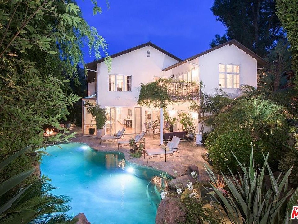 1st image of 2074 N Beverly Dr