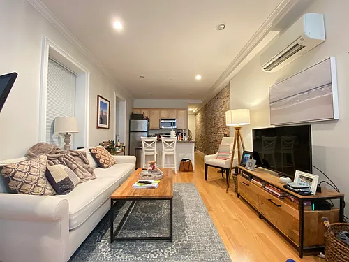 16 Hull St Photo 1
