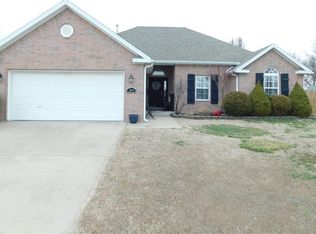 348 McGeehee Ln, Springdale, AR 72762