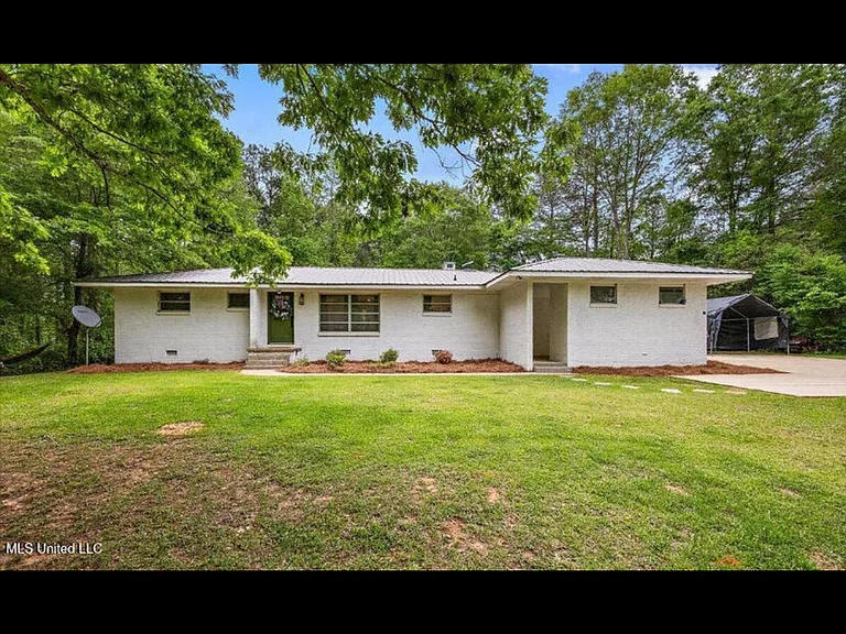 3850 Highway 35 N — Photo 1