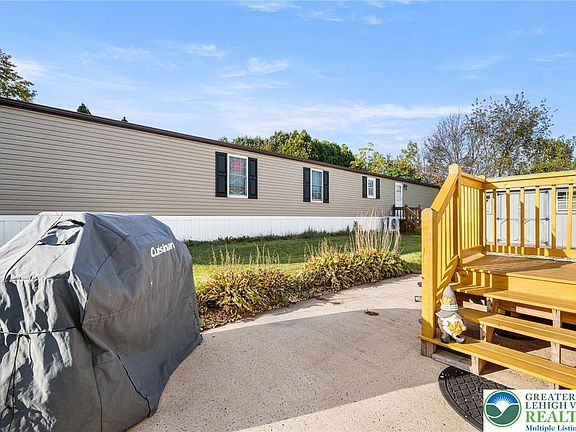 3rd image of 328 Ashford Ln