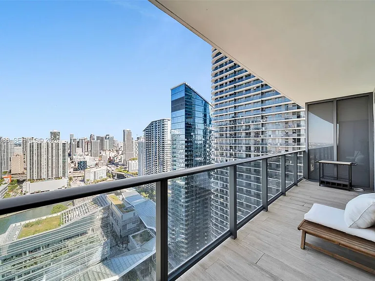 45 SW 9th St #3909 — Photo 10